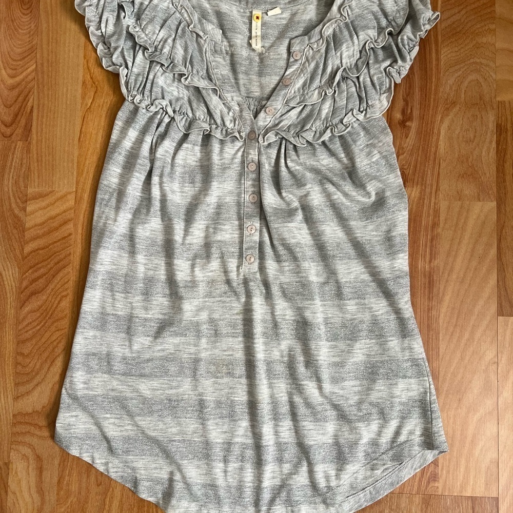Anthropologie 2pc Bundle Silver Gray Gem Detail Sweater + Flutter Cap Sleeve tee - Picture 3 of 16